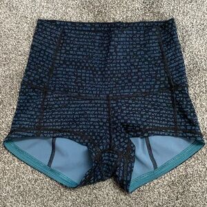 Lululemon biker shorts high waisted | Black and Blue